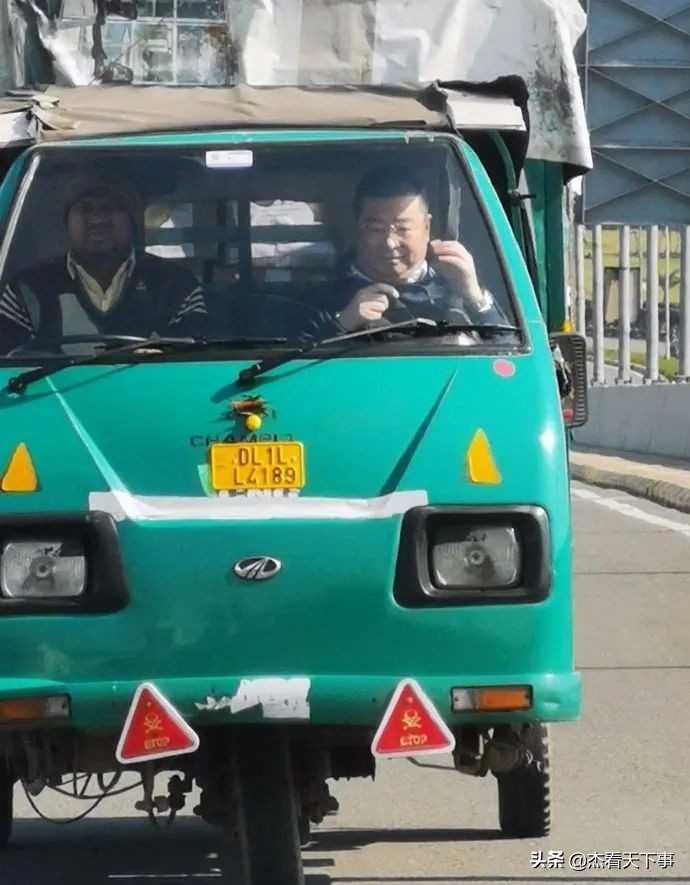 抢劫押运车的电影街头火拼,抢劫lv搞笑视频