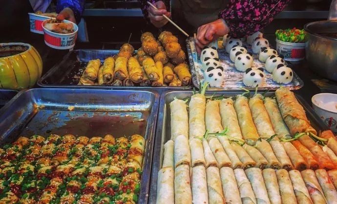 这几条美食街才是人气最旺的地方,最值得去的10条美食街