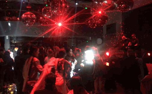 Valentino第一次中国办高定秀,张艺兴来捧场,杜鹃压轴气质绝了