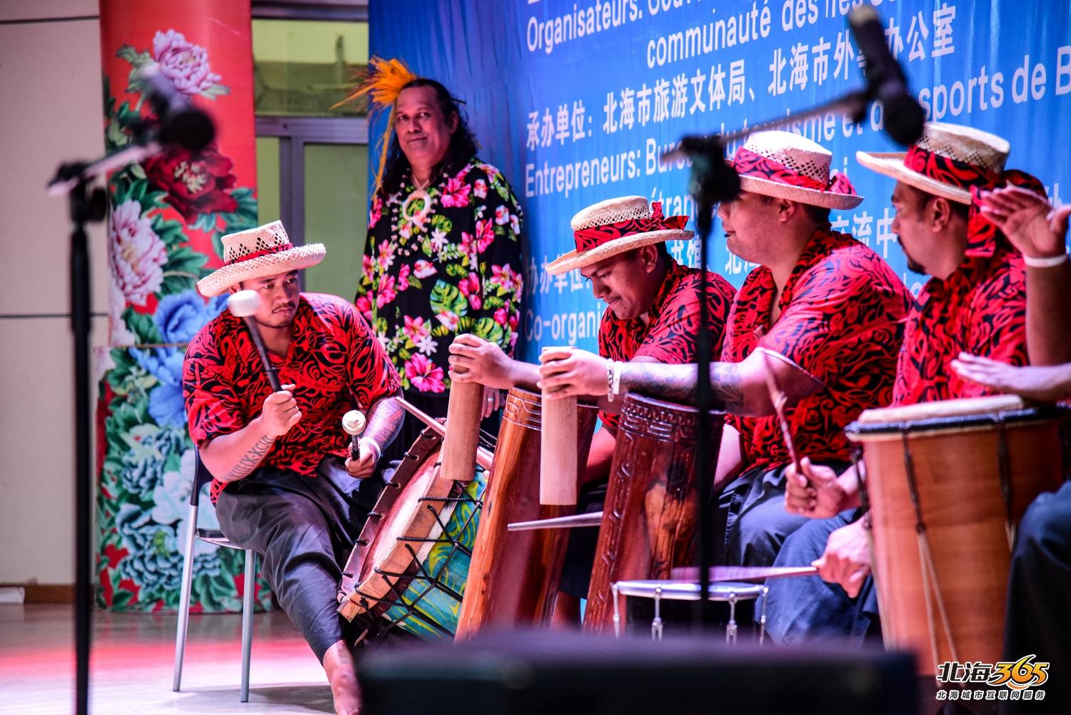 我在北海图书馆拍了一场特别的晚会，观众情不自禁跟着节奏动起来