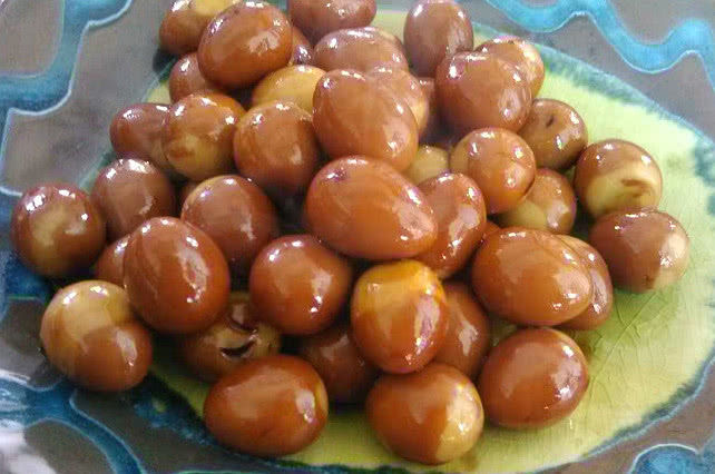 更年期脸上的斑越来越严重怎么办,更年期的女性脸上长斑怎么处理