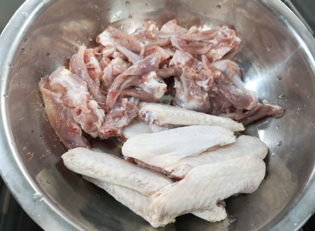 周黑鸭卤鸭翅和锁骨,周黑鸭甜辣卤鸭翅