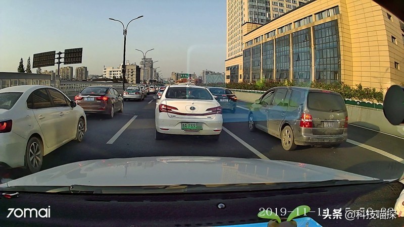 xt5流媒体后视镜怎么看行车记录仪,什么是流媒体后视镜行车记录仪