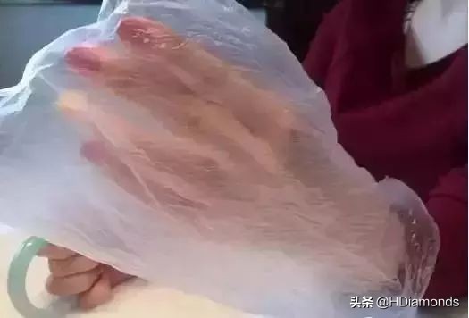 玉镯取不下来怎么办,玉镯卡在手上紧紧的怎么取出来