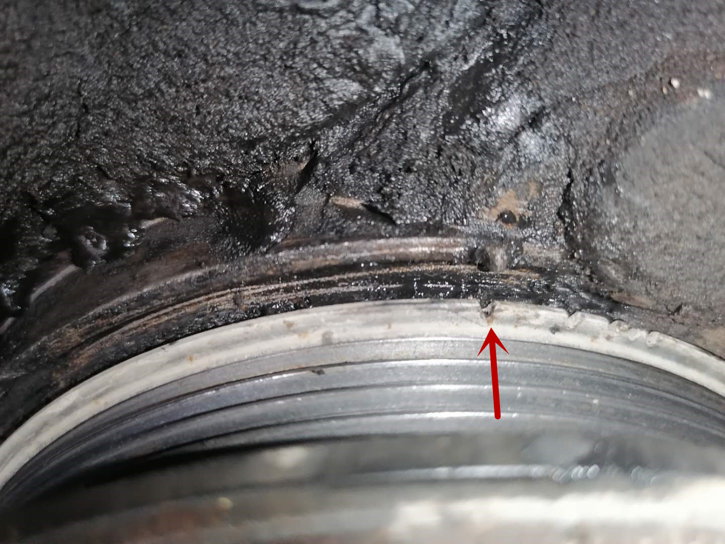 发动机冒白烟蓝烟烧机油,尾气大量冒蓝烟要不要大修发动机