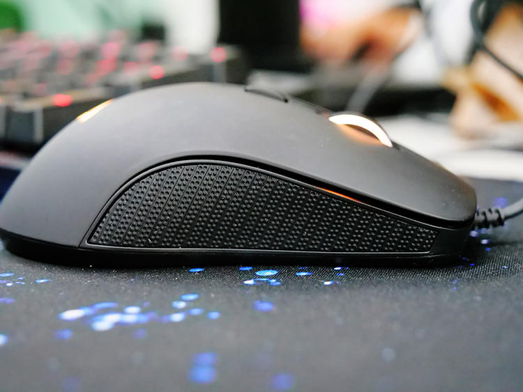 类肤设计加高DPI,钛度这鼠标手感炸裂