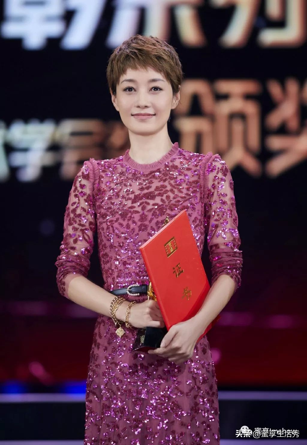 凯特王妃和梅根王妃哪个更大,凯特王妃梅根穿衣搭配