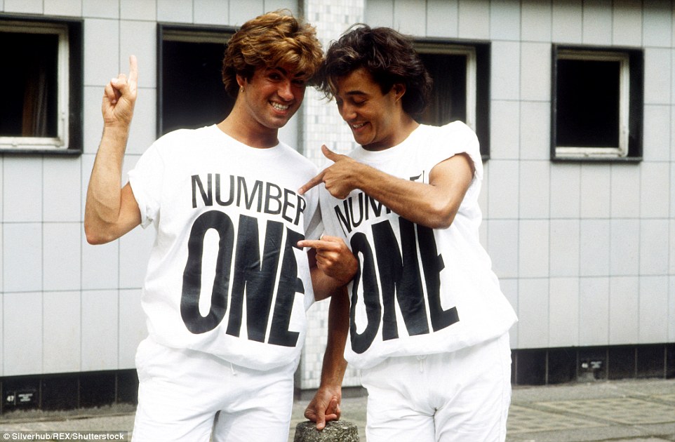 窦唯18岁,窦唯年轻时在香港演唱会吹笛子