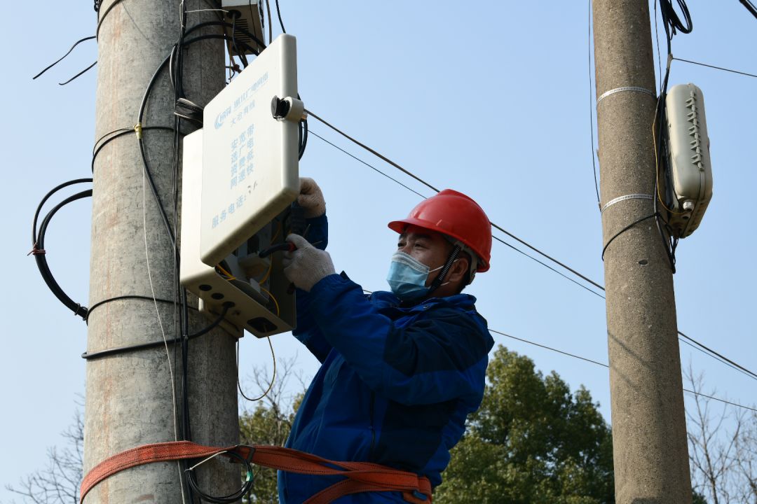 湖北卫视致敬,广电致敬春节坚守岗位的人