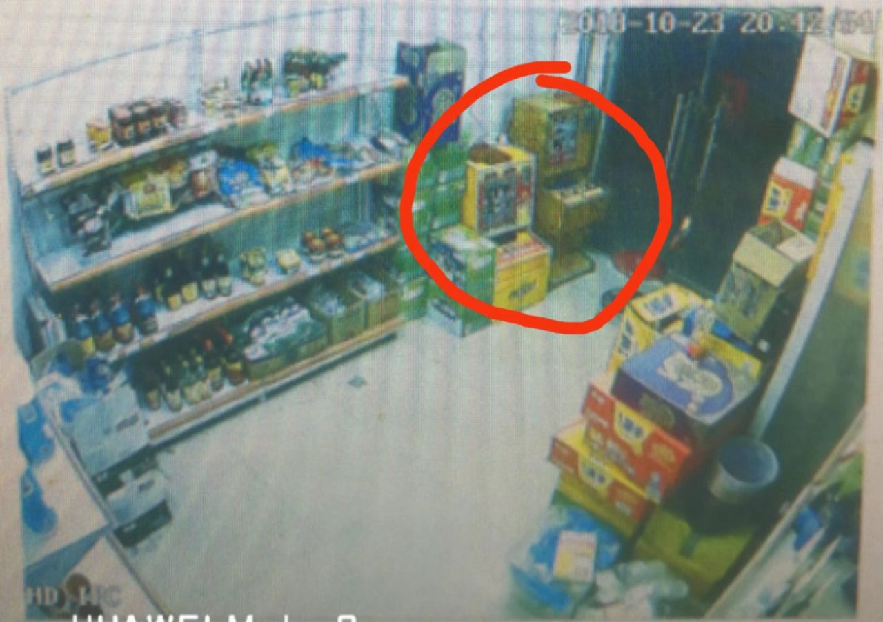 石家庄一小商店竟藏了个*场赌**赌徒输两万元与老*机虎**机主大打出手