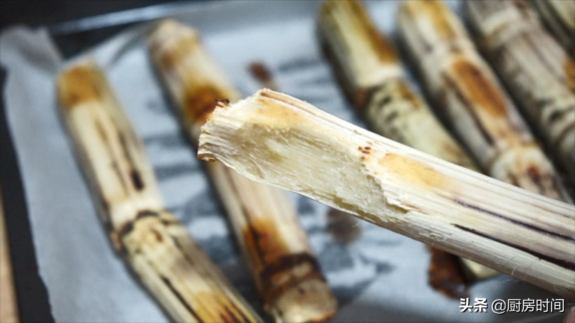 没开玩笑冬天真的得吃铁锅炖了,冬天吃甘蔗一种享受