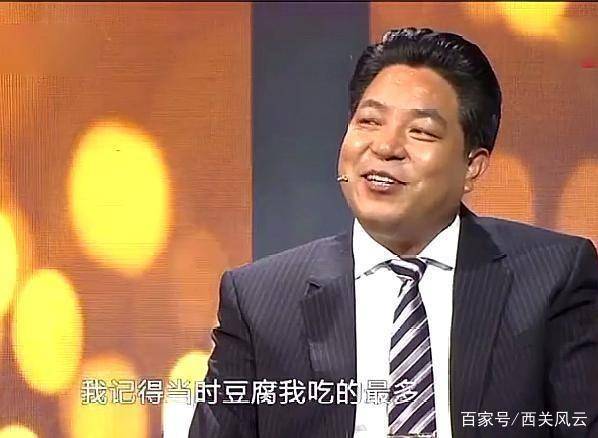 为报陌生大姐一饭之恩，亿万富豪苦寻20年，携百万支票登门道谢