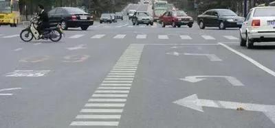 红绿灯处如何掉头才不会被扣分,开车掉头怎么看能不能过去