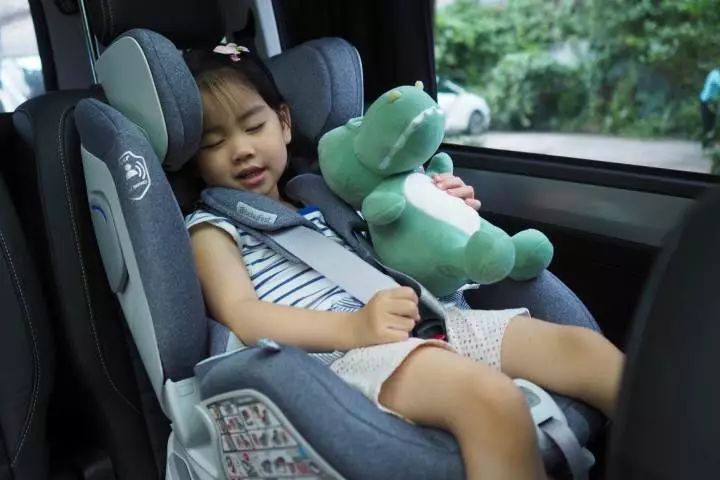 婴儿多大可以使用半躺安全座椅,安全座椅0-12岁可坐可躺测评