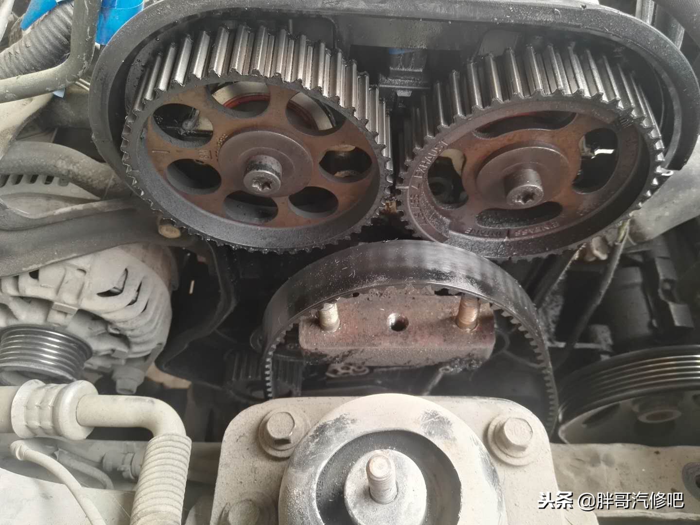 水泵结冰,水泵冻裂导致防冻液进入发动机里