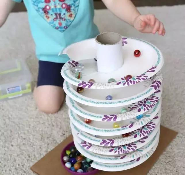 宅在家里跟宝宝玩亲子游戏,宅家里可以玩的亲子游戏