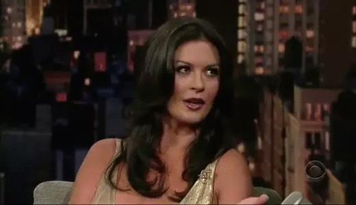 她被迫签下悔婚协议书,她迫于压力结婚当天签下离婚协议