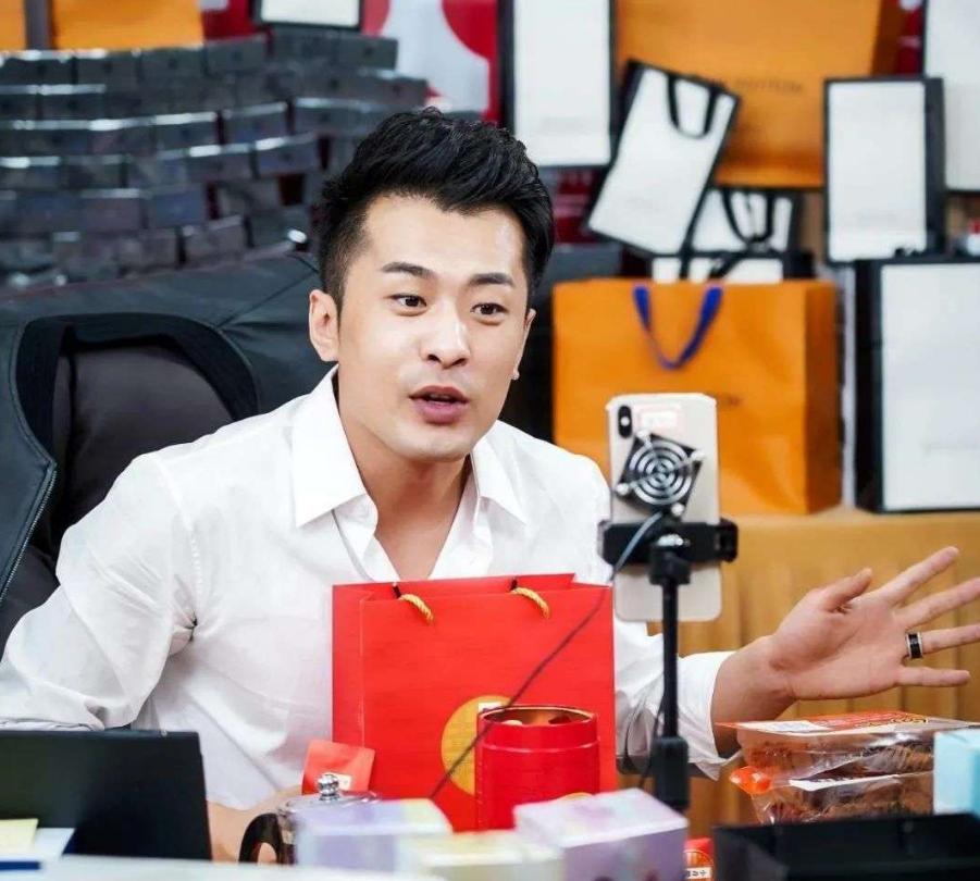 辛巴发家史真实事件,辛巴以前穷了怎么变富人