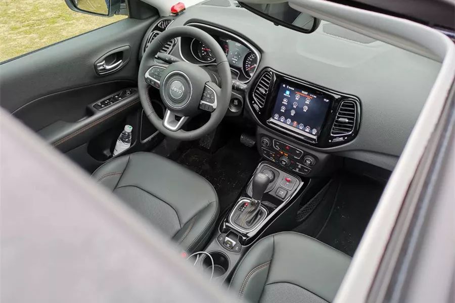 jeep指南者1.3t四驱高性能版,jeep指南者1.3t配9at测评