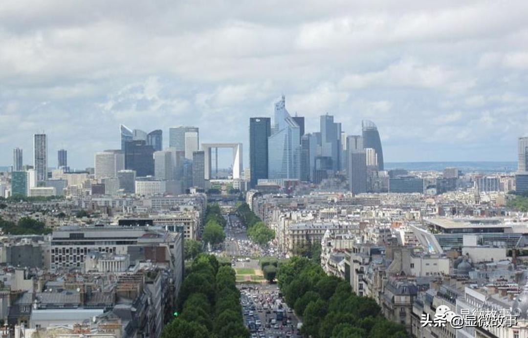 小镇青年月薪4000背过万的包,月薪4000的小镇青年