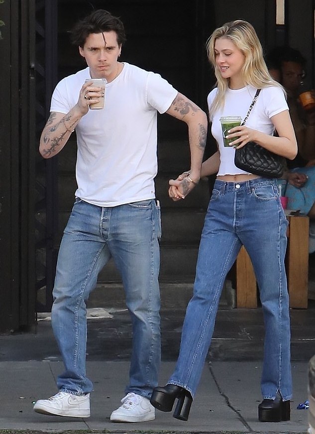 贝克汉姆二儿子秀恩爱,贝克汉姆维多利亚接吻视频