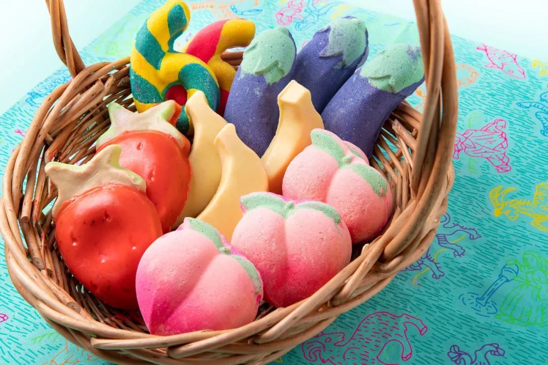 比起花和巧克力，女生更想在朋友圈秀晒炫这些情人节美妆礼盒