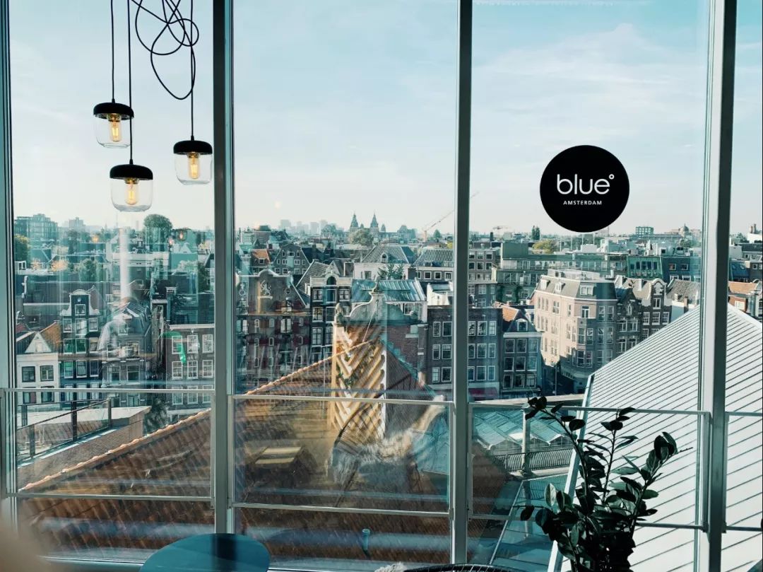 360度全玻璃空中咖啡厅!俯瞰阿姆拍美照