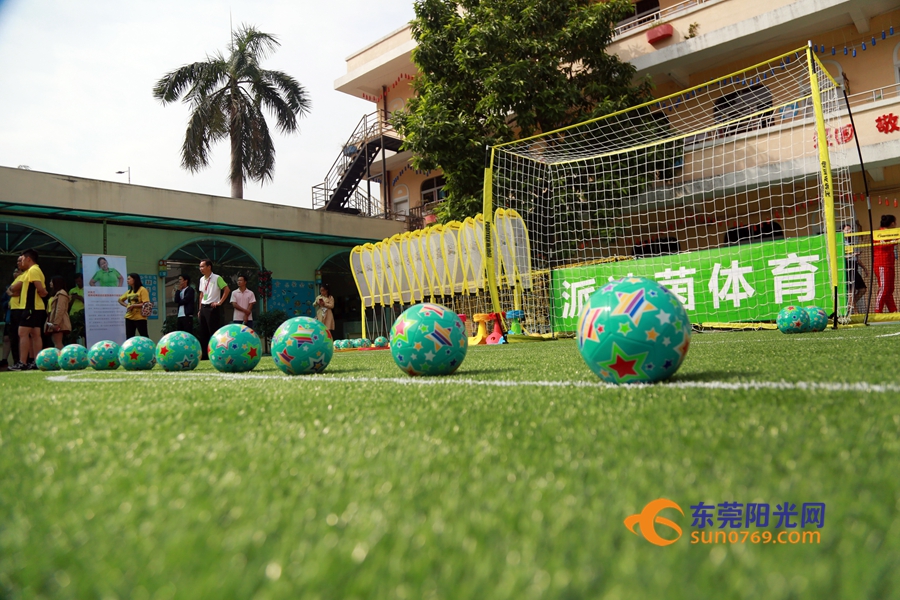 足球从娃娃抓起原视频,足球教育从幼儿抓起