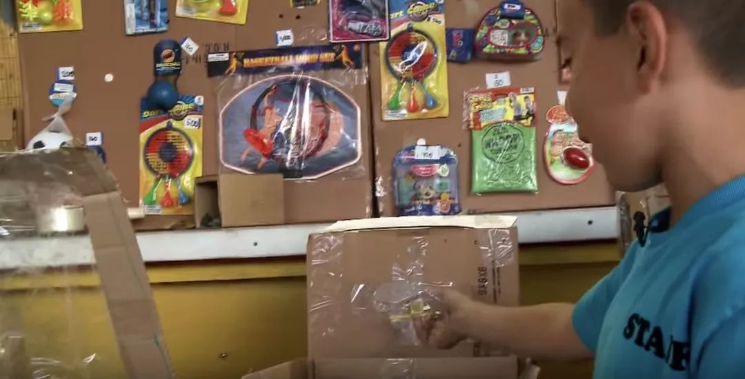 九岁的他用废纸箱建了个游乐场，结果全洛杉矶的人都来了……