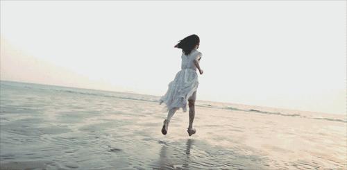 青春这个东西一文不值,青春这东西好像怎样看都会被辜负