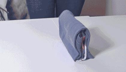 衣服皱巴巴的又没熨斗怎么办,衣服皱巴巴的出新招