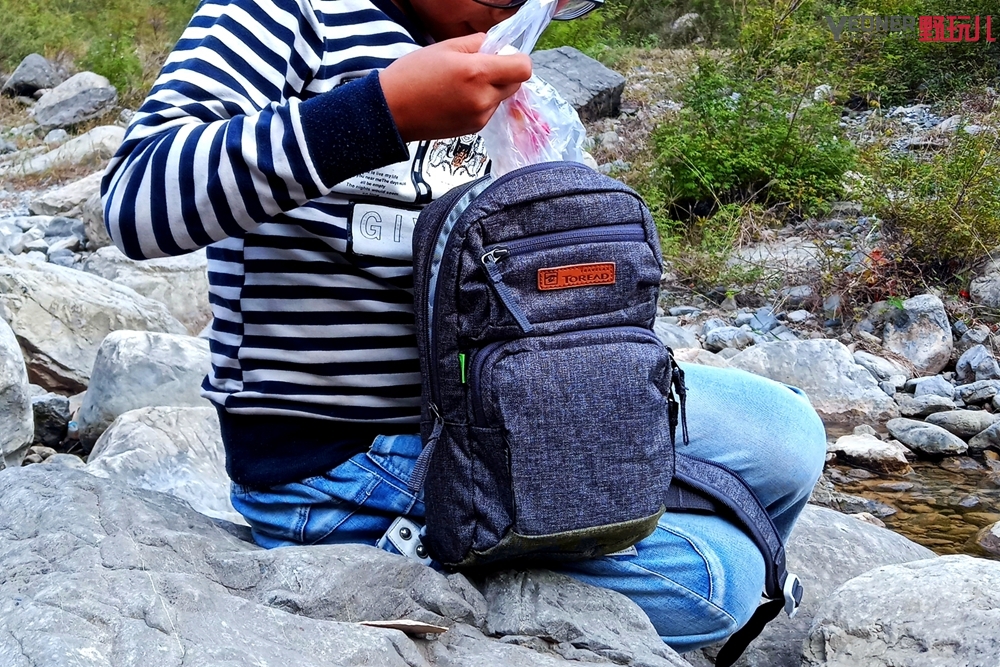 探路者登山单肩背包,探路者双肩包怎么背