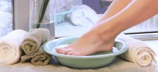 天气一冷手脚就冰冷的难以入睡,天气一冷就手脚发干