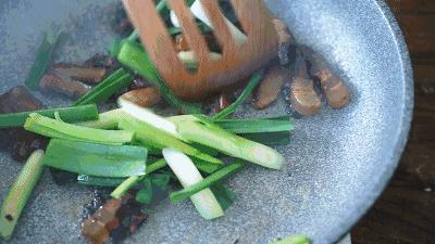 什么妙招让高跟鞋穿多久都不累,高跟鞋擦点油