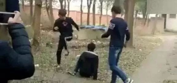 小学生3天被索8千元“保护费”，还被铁棍敲打头部！