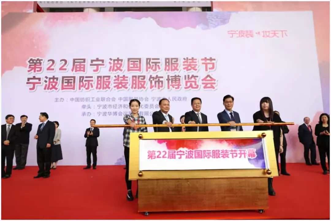 “国服”罗蒙超时空对话剑指“新零售”