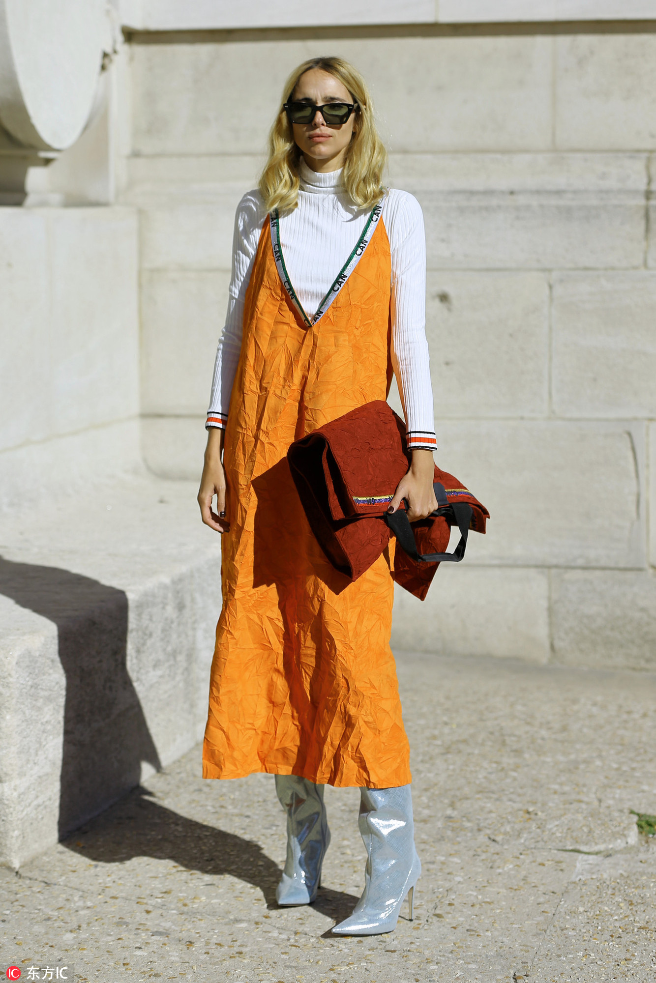 穿那么厚也能做行走的发光体？你的漆皮够亮么！