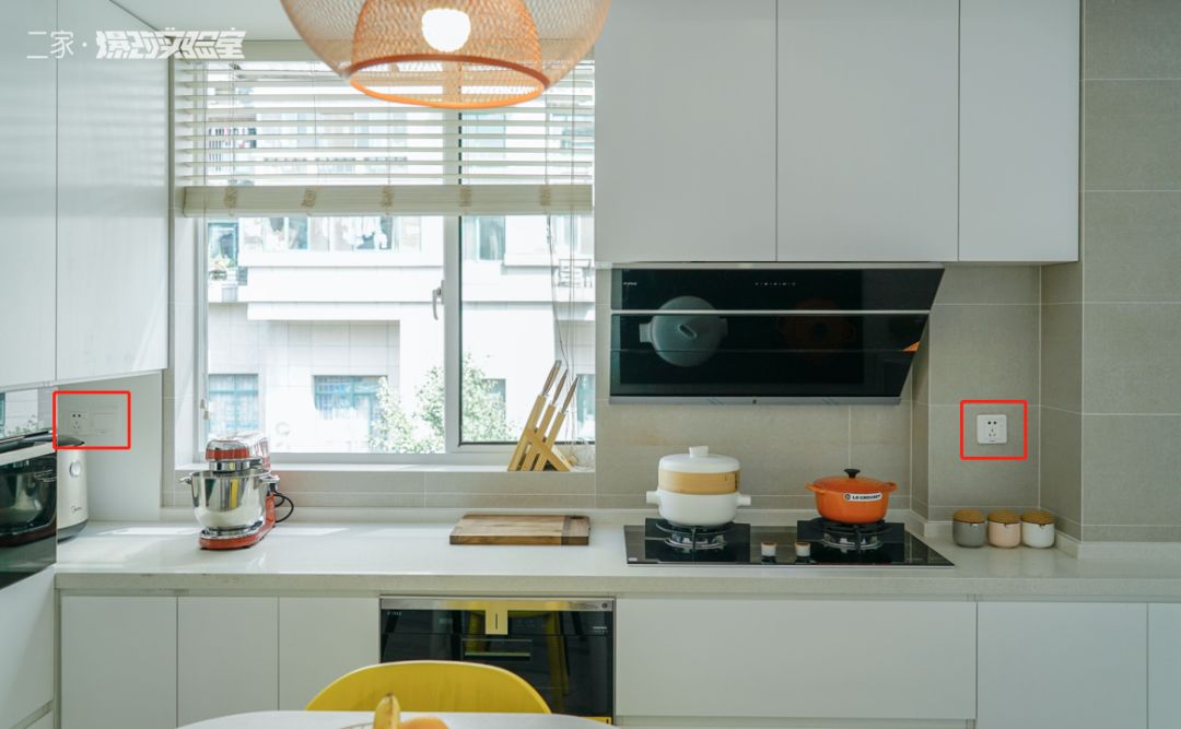 我们轰轰烈烈拆了10面墙，最后，在卧室吃上了烤翅……