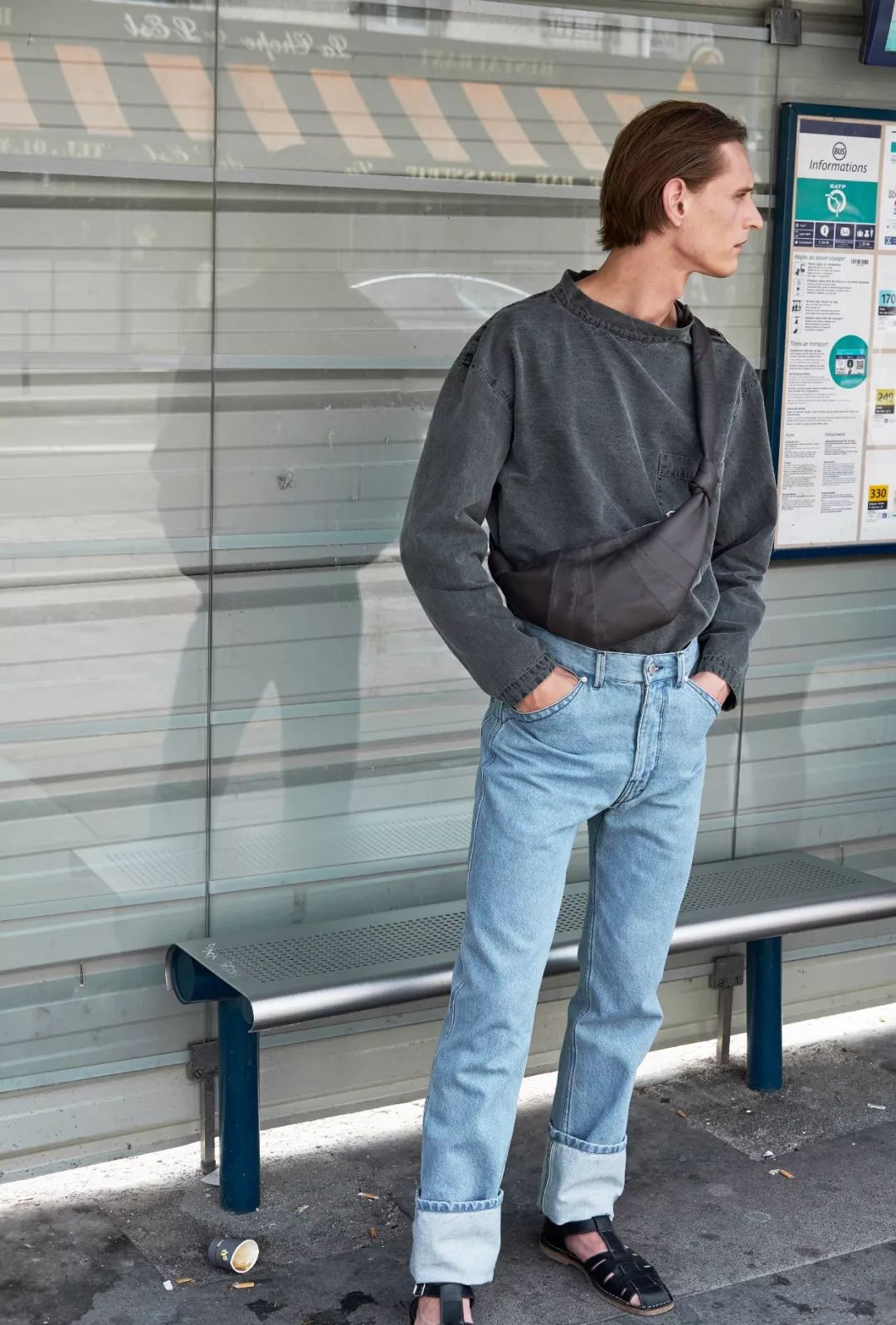 都公元8102年了，还觉得男孩拎包很娘？