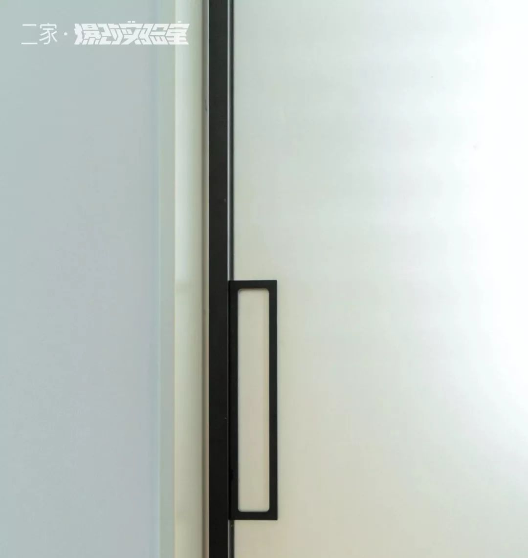 我们只在卫生间换了一头门，神奇的事情……发生了