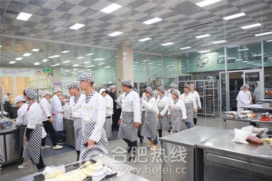安徽新东方西点专业学子走进采蝶轩集团参观学习