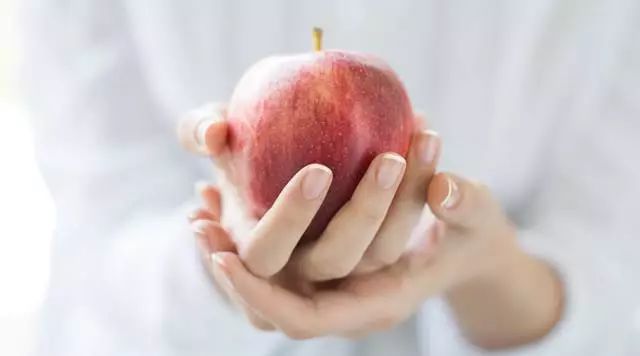 手指的半月牙越来越少是什么原因,指甲上的月牙少吃什么能补回来