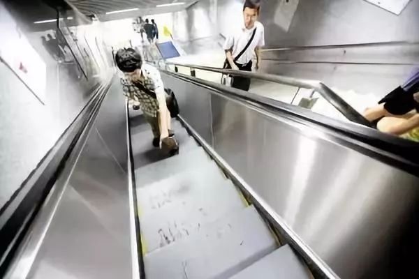 乘电梯注意事项有哪些,电梯临时使用注意事项