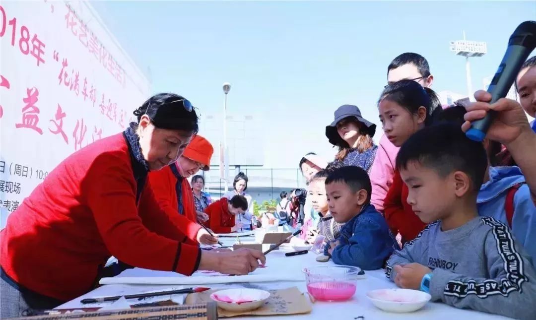 体育中心看展菊,在体育中心玩乐的一天