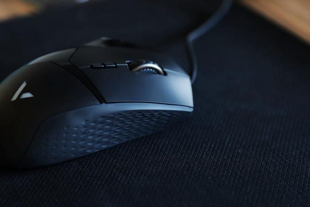 雷柏VT900电竞鼠标,雷柏vt900和罗技g502哪个好