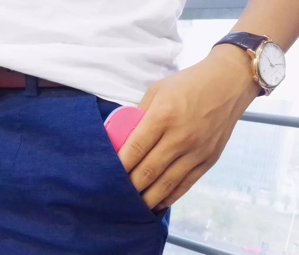 黑色纯棉衣服粘毛妙招,衣服粘毛絮用啥方法