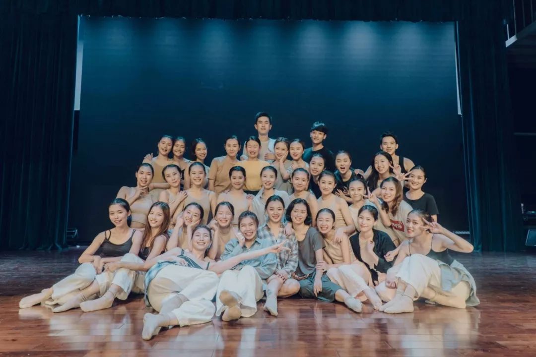 壹伍得舞｜一个班42个人的四年缩影