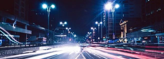 挣扎中的都市中产:我在这里活着,也在这儿死去