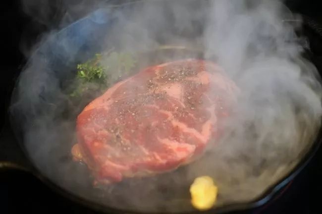 没有烟机灶具的干净厨房,不需要烟机灶具的厨房