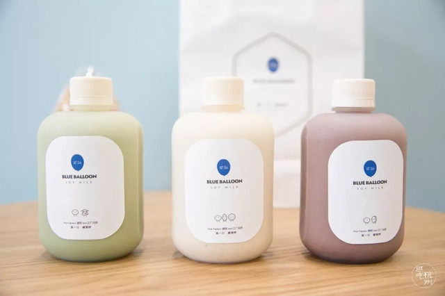 人手一杯咖啡,人手一杯超大杯奶茶